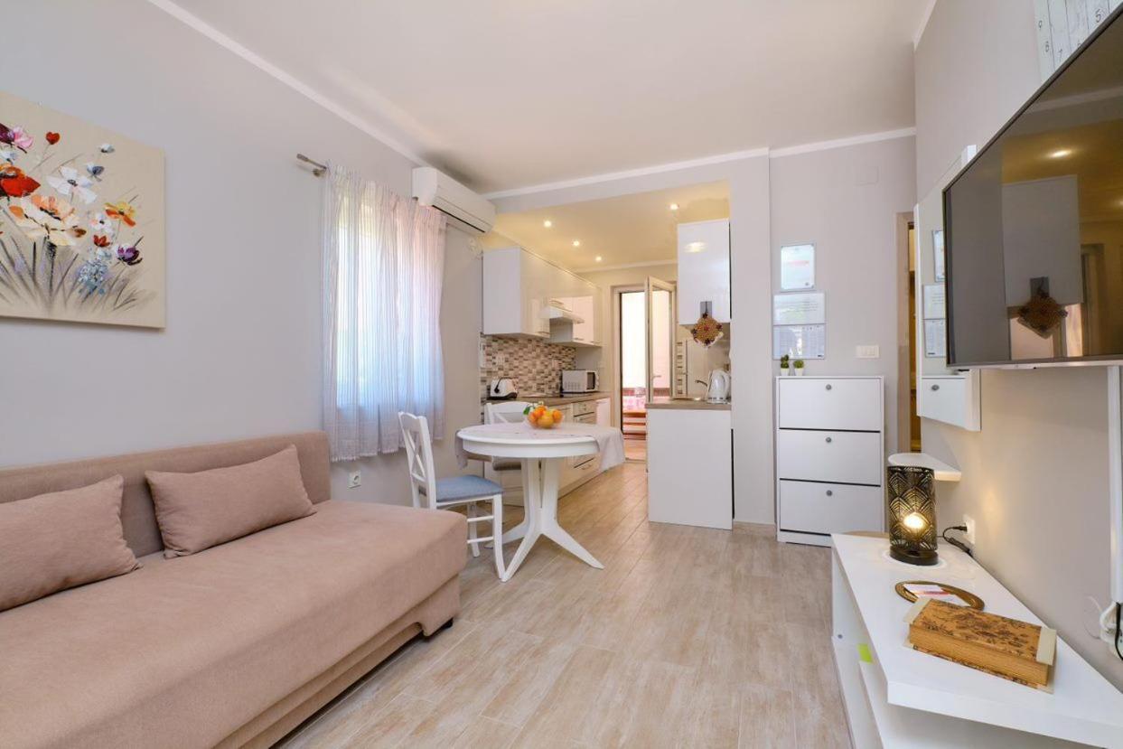 Apartments Enna Mali Lošinj Esterno foto
