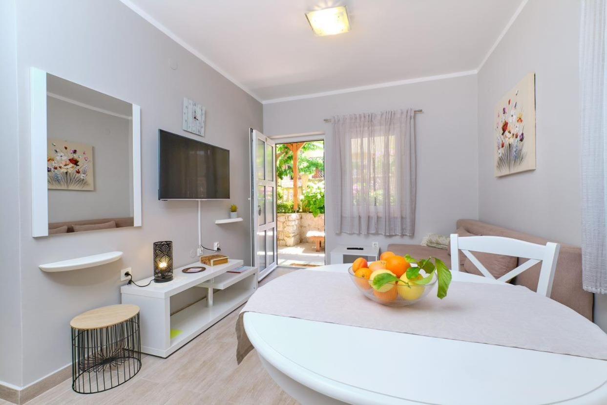 Apartments Enna Mali Lošinj Esterno foto